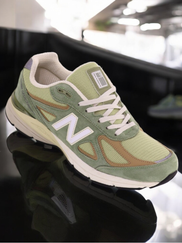 New Balance 990