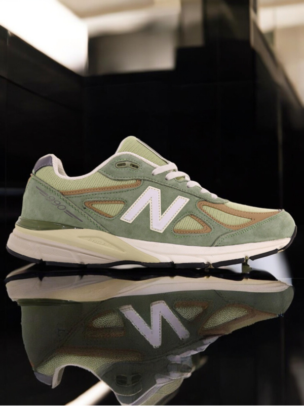 New Balance 990