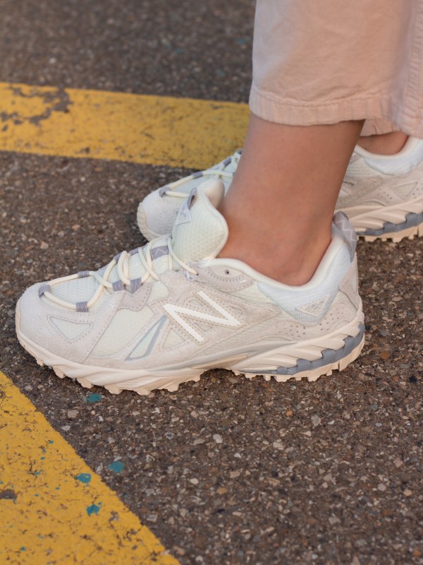 New Balance 610