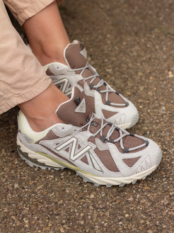 New Balance 610