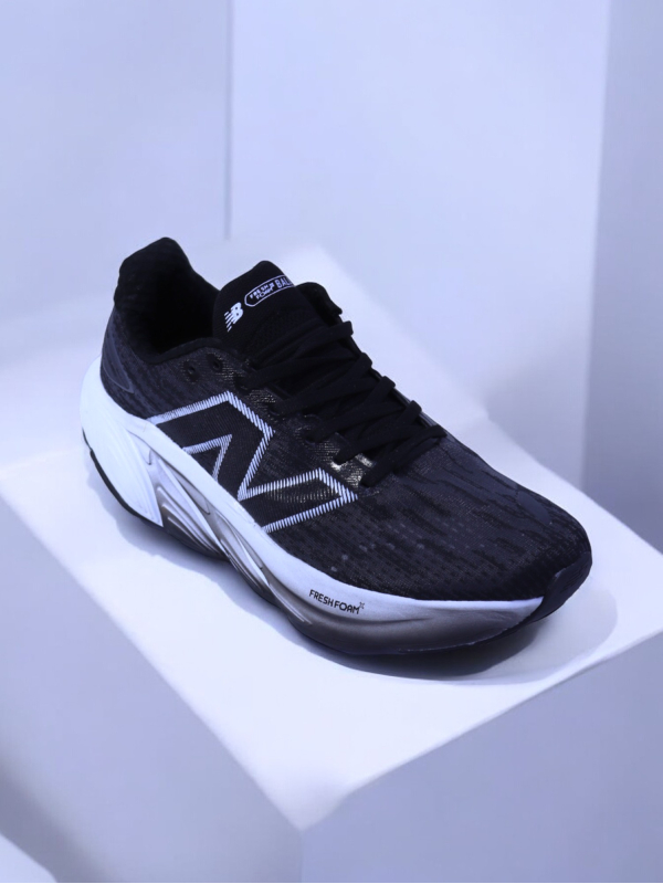New Balance 860
