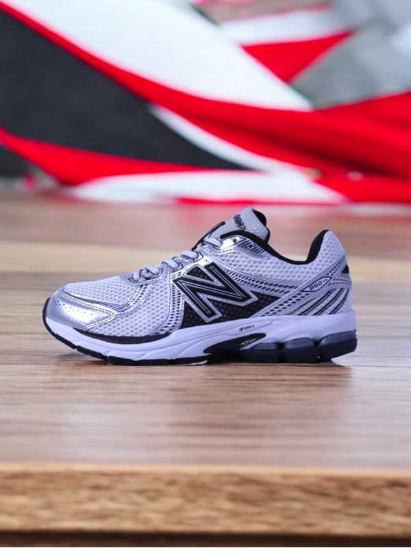 New Balance 860