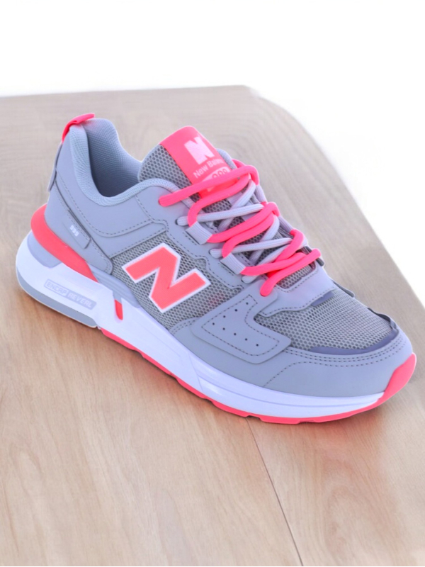 New Balance 999